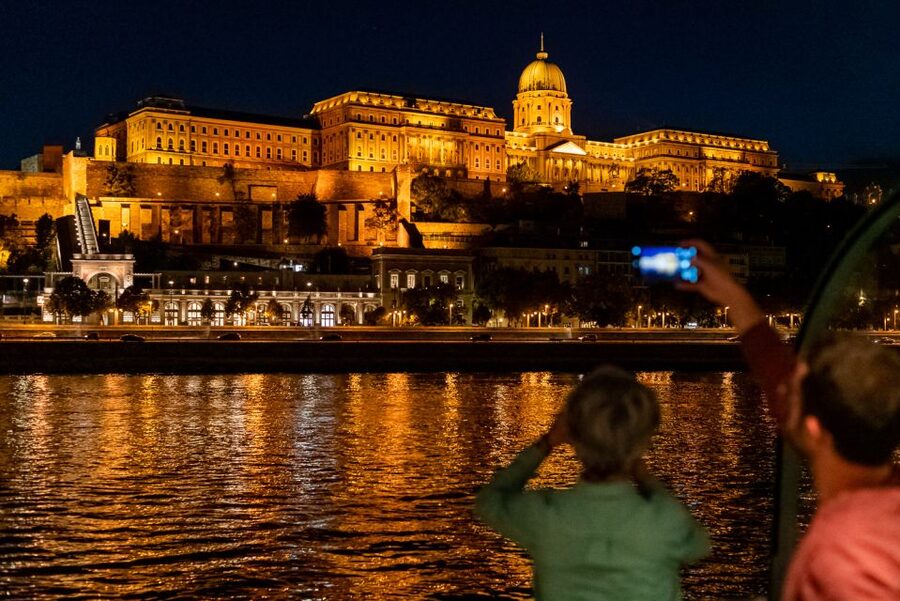 Budapest: Candlelit Dinner River Cruise with Live Music - From Dock 7 to your table: the boarding feel matters