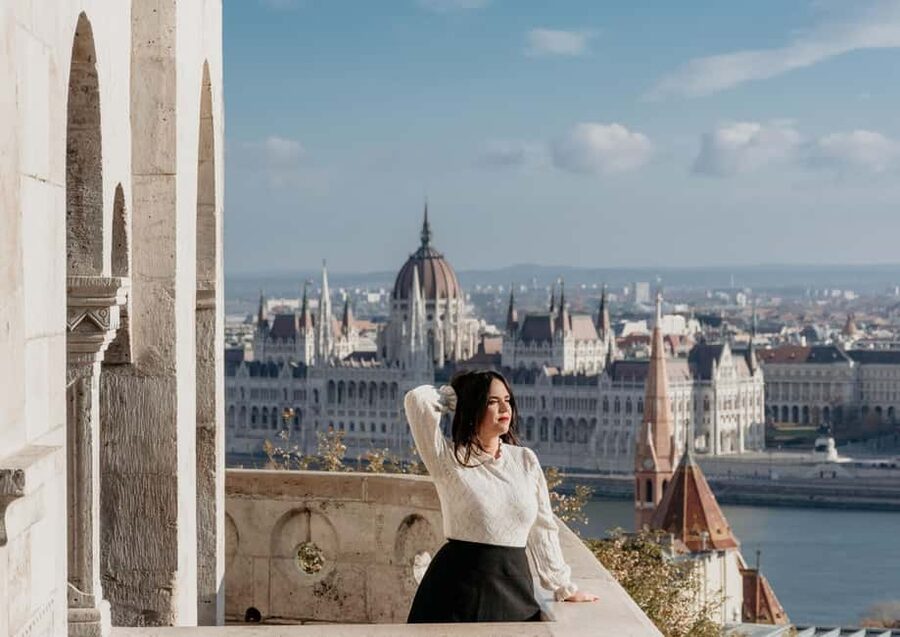 Budapest: Castle Hill Photoshoot with Private Photographer - Castle Hill photos, but with a plan that saves your energy