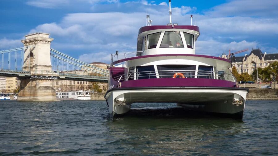 Budapest: Catamaran Pizza Cruise - Key Things You’ll Notice Right Away