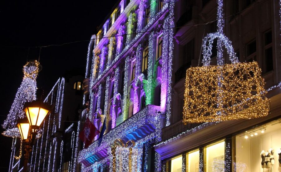 Budapest Christmas Walking Tour w Entry to Basilica - Winter reality check: walking time, weather, and what to wear