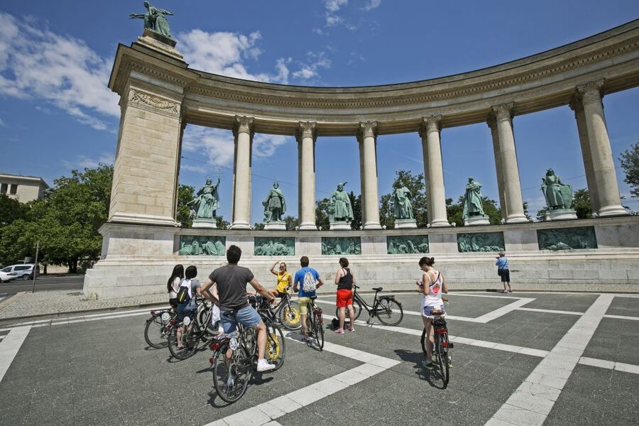 Budapest: City Bike Tour with Coffee Stop - Key things that make this tour worth your time