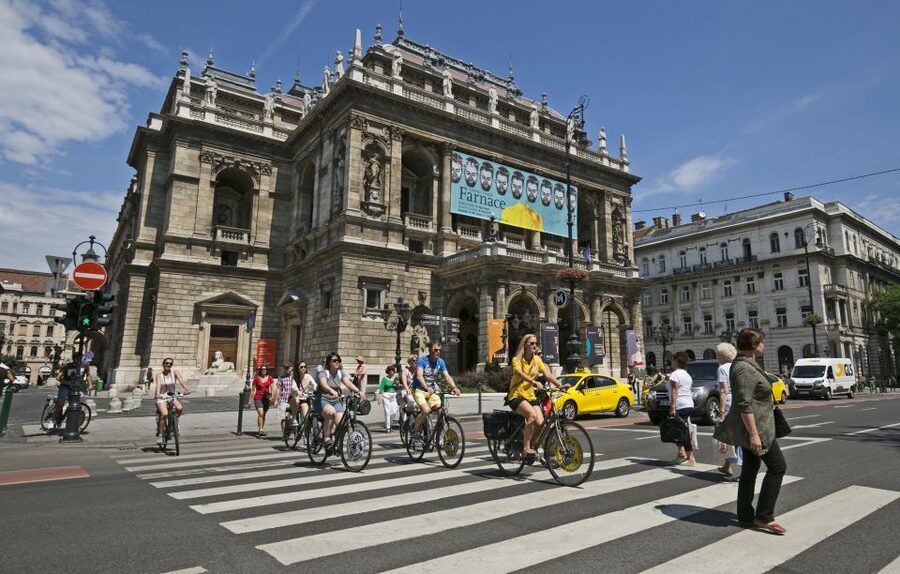 Budapest: City Bike Tour with Coffee Stop - Heroes’ Square and City Park: the symbolism you can feel in your photos