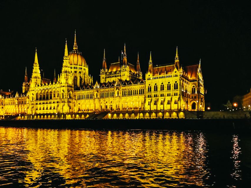 Budapest: City Highlights Sightseeing Cruise - Danube at Night: Why this 1-hour cruise works so well