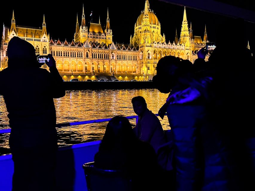 Budapest: City Highlights Sightseeing Cruise - Seating and photo spots: the boarding order rule