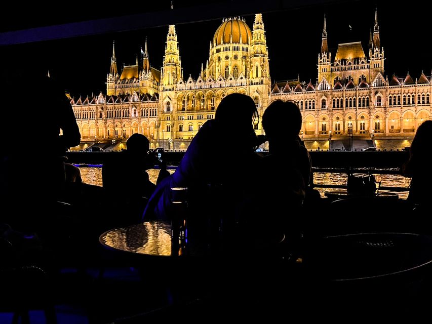 Budapest: City Highlights Sightseeing Cruise - What you’ll see between bridges: the skyline sequence