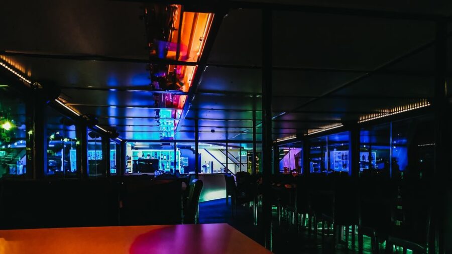 Budapest: City Highlights Sightseeing Cruise - Winter realities: fog, condensation, and comfort choices