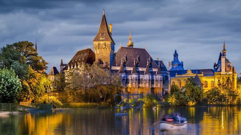 Budapest: City Park- True Crime of Hungary- Walking Tour - Night-Walk Logistics: 105 Minutes, Mostly On Foot