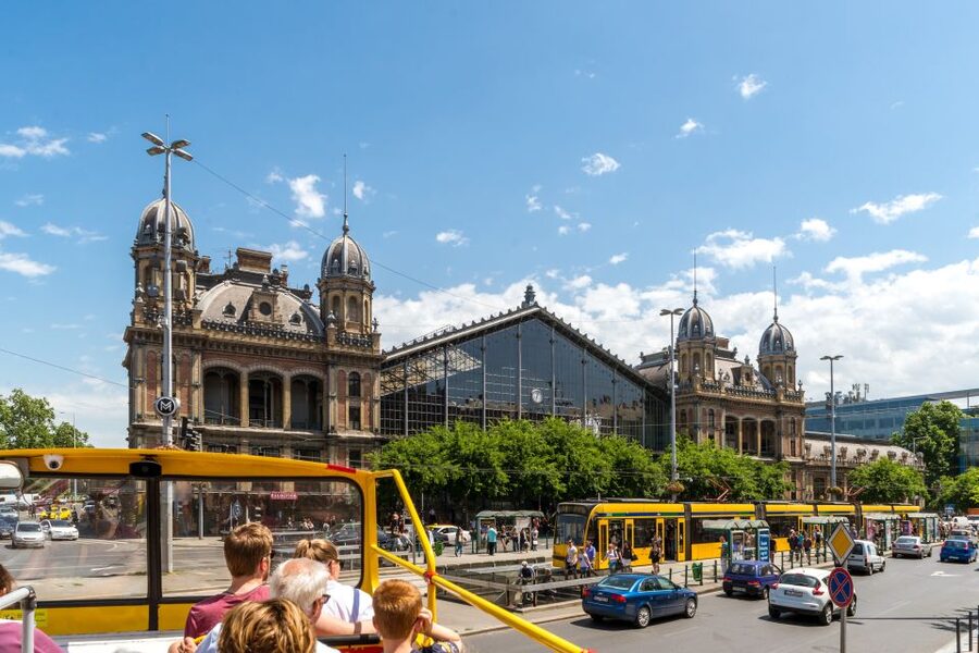 Budapest: City Sightseeing Hop-On Hop-Off Bus Tour & Extras - The guided walking tour at 11am: where it earns its keep