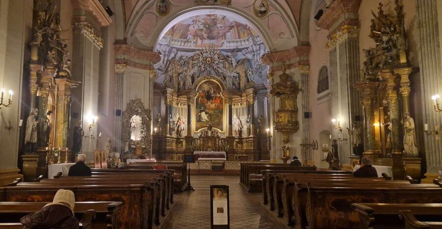 Budapest: Classical Music Concert in St. Michael's Church - How the concert night flows inside the church