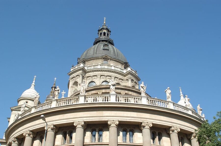 Budapest: Classical Music Concerts in St Stephen's Basilica - How the Day-by-Day Venue Rule Affects Your Plans (Dec 30)