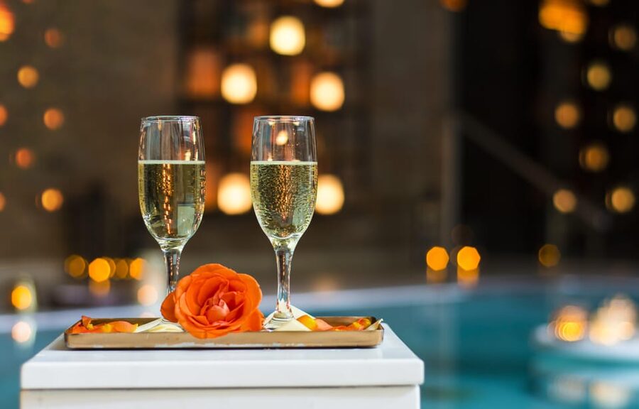 Budapest: Couple Holistic Swedish Massage with Jacuzzi Time - Small practical tips that make spa time smoother