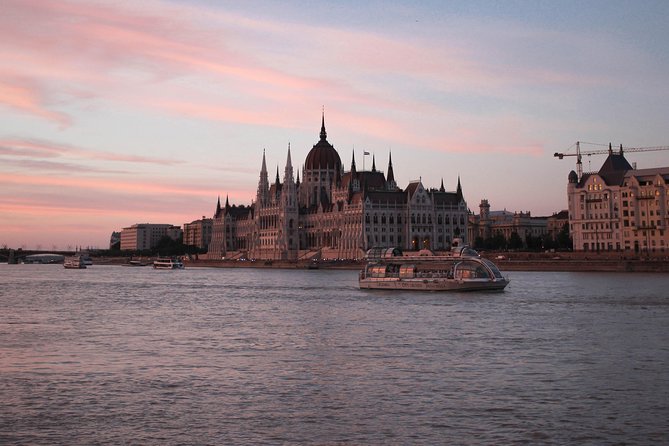 Budapest Danube River Candlelit Dinner Cruise with Live Music - Welcome drink and onboard bar choices