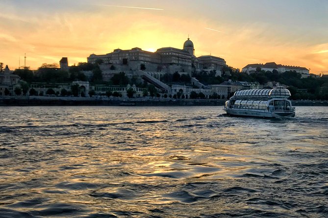 Budapest Danube River Candlelit Dinner Cruise with Live Music - Live music, the best kind of entertainment