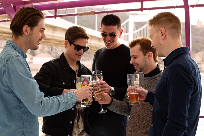 Budapest Danube Sightseeing Cruise with Unlimited Drinks - Why This Danube Cruise Works: One Hour, Big-Sight Energy