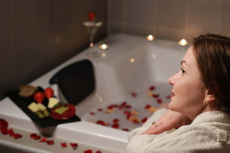 BUDAPEST, Day Spa : Couples Massage with Roses Bubble Bath - Where This Couples Spa Fits in Your Budapest Day
