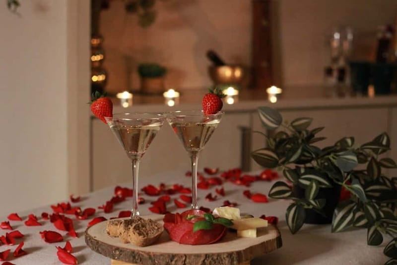 BUDAPEST, Day Spa : Couples Massage with Roses Bubble Bath - The Palo Santo Cleansing Ritual Before Anything Starts