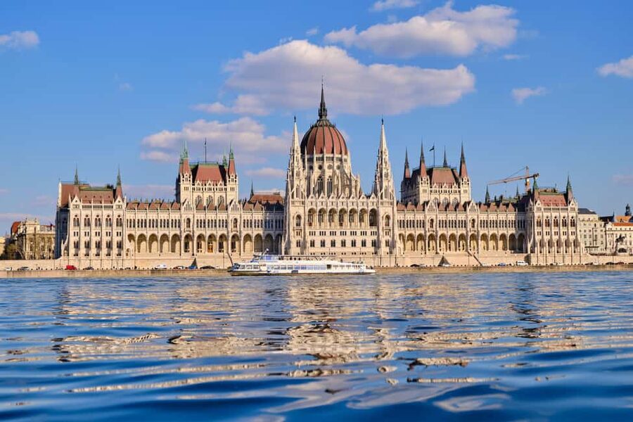 Budapest: Daytime Hop-on Hop-off Cruise with Welcome Drink - Key things to know before you go
