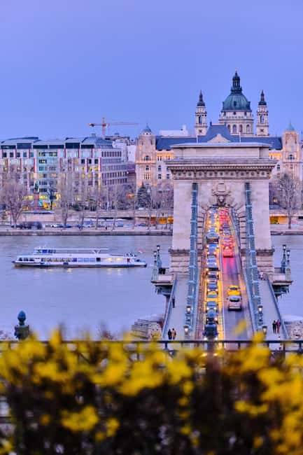 Budapest: Daytime Hop-on Hop-off Cruise with Welcome Drink - The river route: Parliament, Chain Bridge, Castle Hill, and more