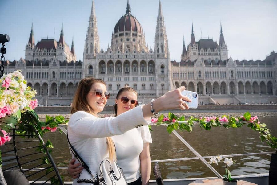 Budapest: Daytime Hop-on Hop-off Cruise with Welcome Drink - Margaret Island stop: where the trip becomes a real break