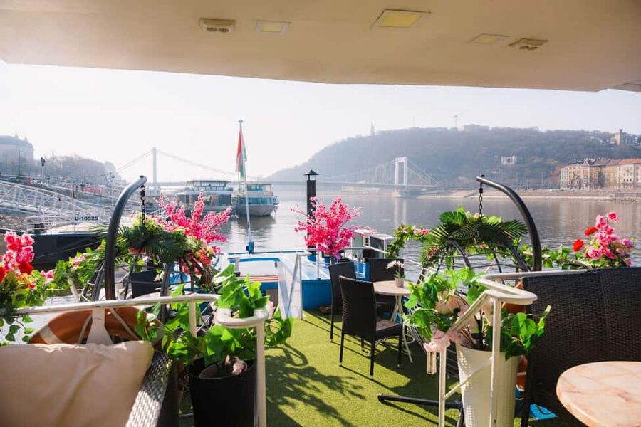Budapest: Daytime Hop-on Hop-off Cruise with Welcome Drink - Price and value: what $15 gets you, and what costs extra