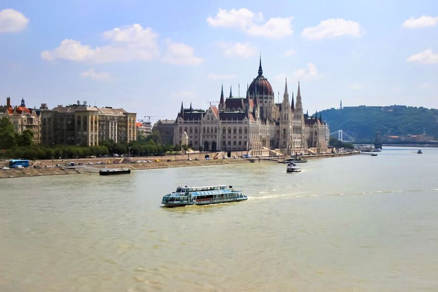 Budapest: Daytime Sightseeing Boat Cruise - Route highlights you will actually notice: bridges, Parliament, Buda Castle