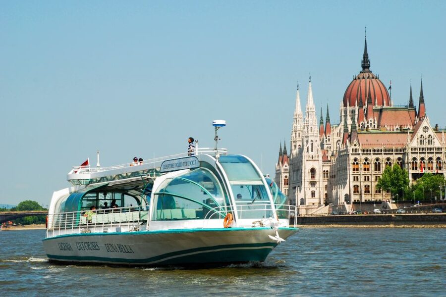 Budapest: Daytime Sightseeing Boat Cruise - Margaret Island stop: what to expect in summer and why March changes things
