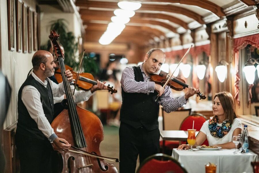 Budapest: Dinner Cruise with Live Music and Folk Dance Show - The Hungarian Dinner Buffet: What You Actually Get