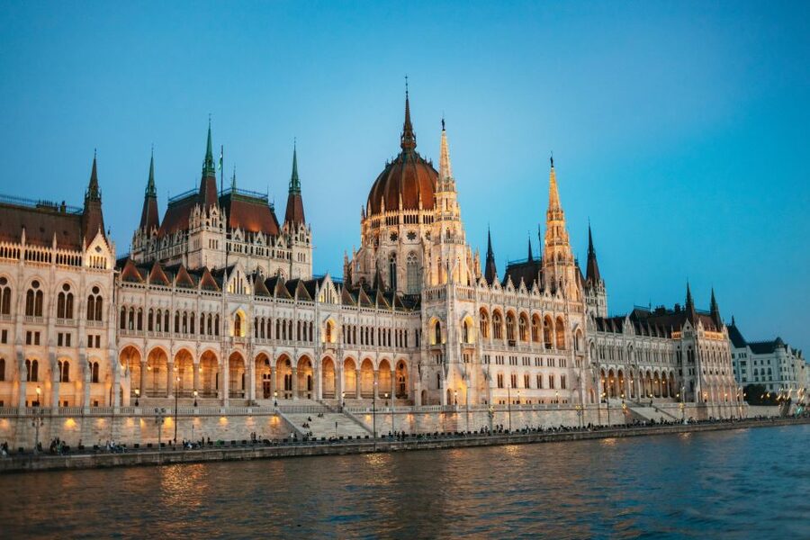 Budapest: Dinner Cruise with Live Music and Folk Dance Show - Seating, Photos, and How to Get the Best Night Views