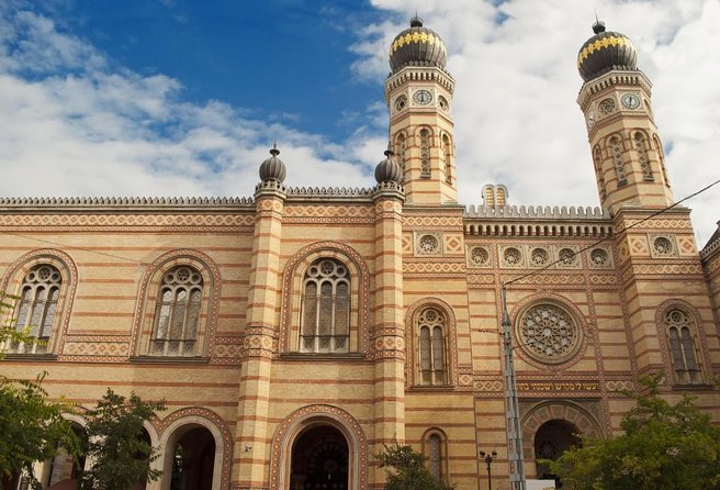 Budapest Dohany, Heroes', Rumbach synagogues & Jewish Ghetto Tour - Where the Tour Fits in Budapest (And Why It Works)