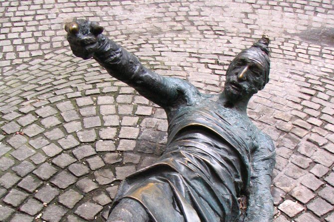 Budapest Dohany, Heroes', Rumbach synagogues & Jewish Ghetto Tour - Király Street and Gozsdu Udvar: Where the Quarter Feels Alive