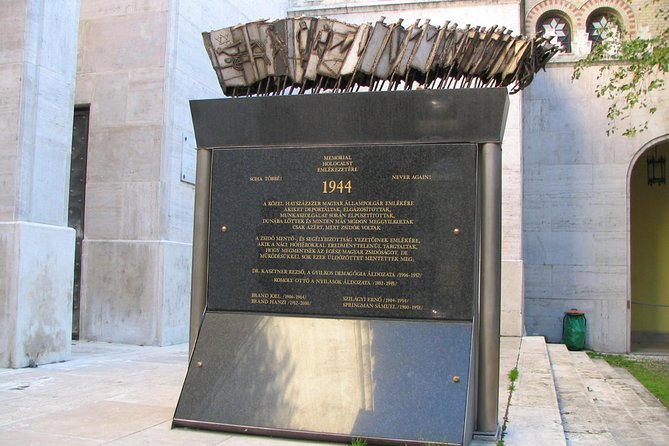 Budapest Dohany Synagogue & Hungarian Jewish Museum & free extras - Entering the synagogue complex smoothly, without losing your momentum
