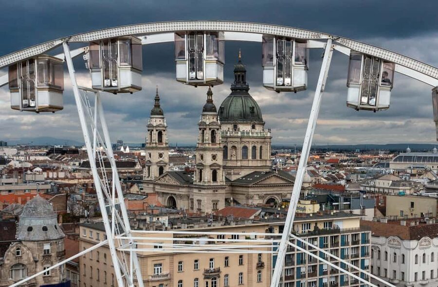 Budapest: Downtown gems of Pest - Hungarian Parliament Building and Kossuth Square: Budapest’s Big Statement