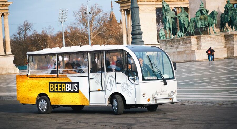 Budapest: eBeerBus Sightseeing Tour - Astoria, Dohány Street Synagogue, and the route loop that keeps the city flowing