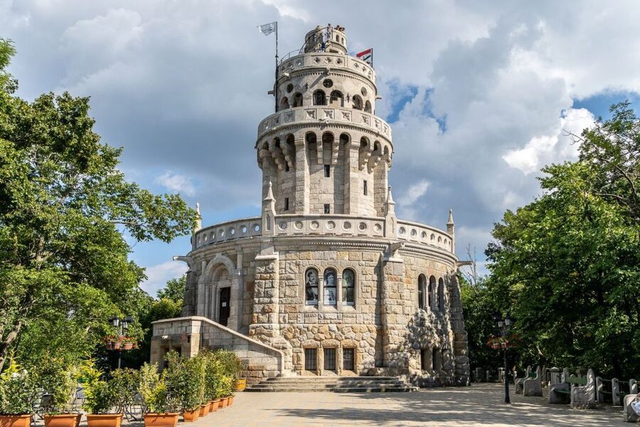 Budapest: Elisabeth Tower Visit by Chairlift & Transport - What to Bring and Wear for Summer Heat and Winter Snow