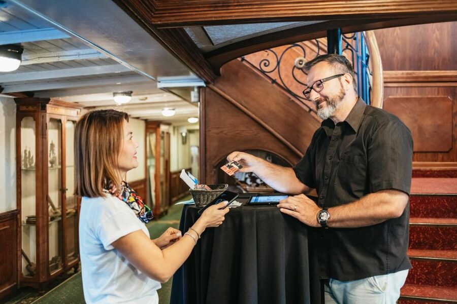Budapest: Evening Cruise including Drink Options - Drinks options, welcome sips, and how to get value