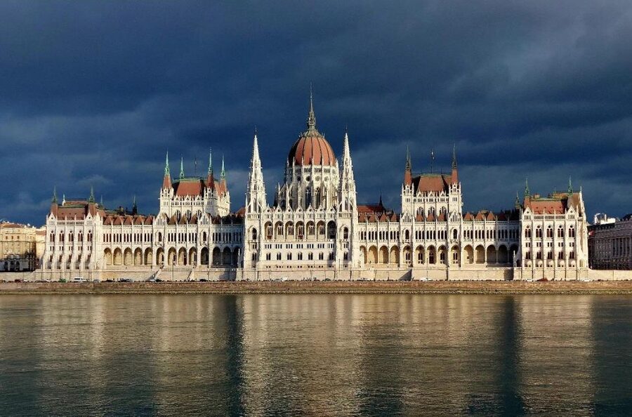 Budapest Full-Day Private Guide Services - Pickup, Meeting Point, and What to Bring