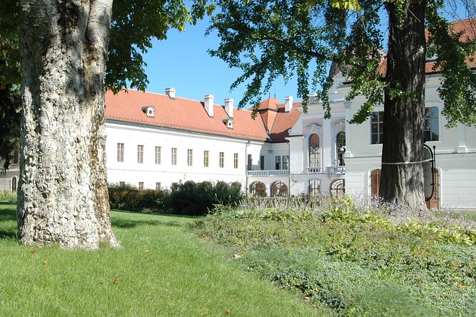Budapest Gödöllő Palace Royal ‘Sisi’ Residence Half-Day Tour - The Pace Issue: Bilingual Tours Can Slow You Down