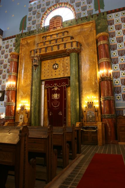 Budapest Grand Half-Day Jewish Heritage Tour - Guides like Benjamin, Orsi, and Petra: what “good guiding” looks like here
