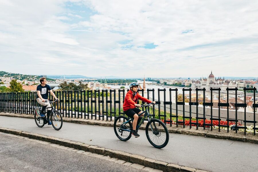 Budapest: Grand Sightseeing Bike Tour - Elizabeth Bridge and Chain Bridge: Photo Stops With Big Payoff