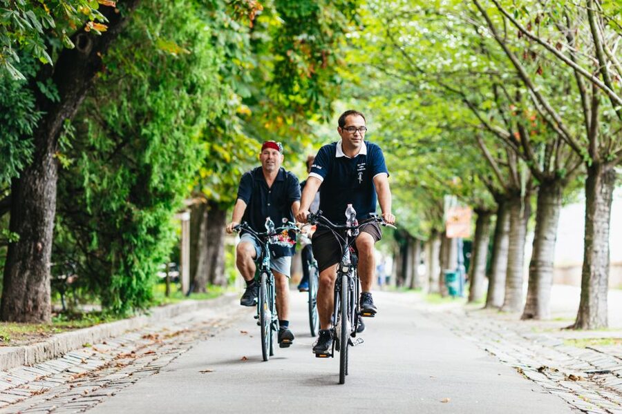 Budapest: Grand Sightseeing Bike Tour - Castle District Climb: The View That Makes Pest Feel Real