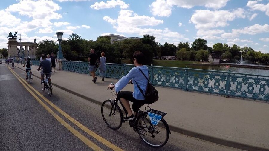 Budapest: Guided Bike & E-bike Tour with a Goulash - Szabadság Square to the Castle Bazaar and Elizabeth Bridge