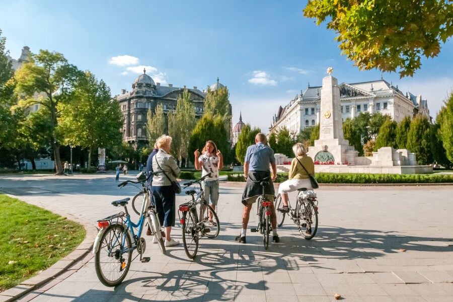 Budapest: Guided City Discovery Bike Tour - The Széchenyi Thermal Bath Area, Zoo, and Fun Park Sights