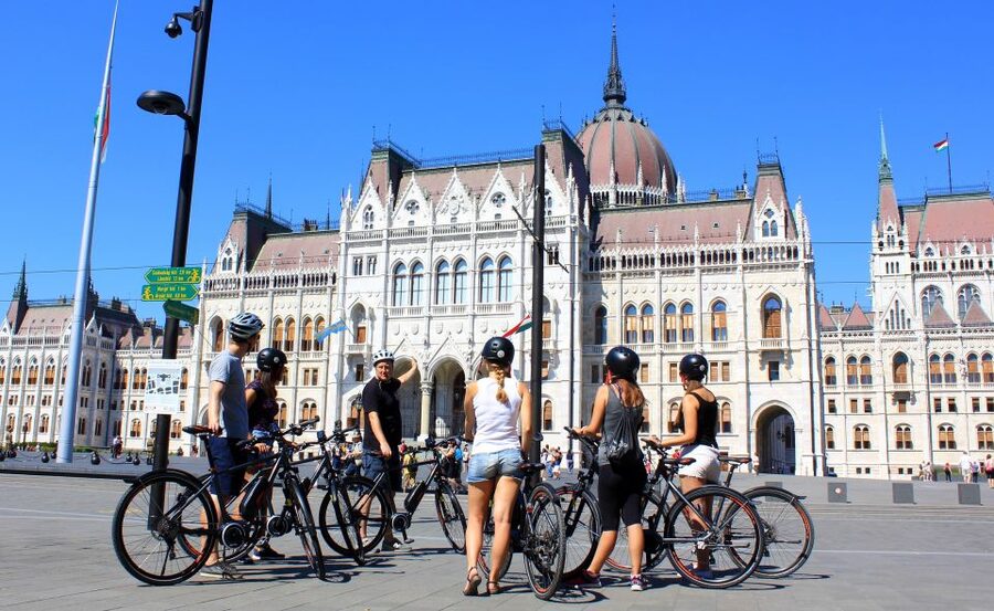 Budapest: Guided City Tour by E-Bike - The ride plan in a nutshell, including what changes in the 4-hour option