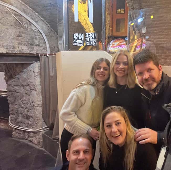 Budapest: Guided Ruin Bar Pub Crawl VIP Entry & Free Shots - Füge Udvar and La Siesta: two more ways ruin bars show off