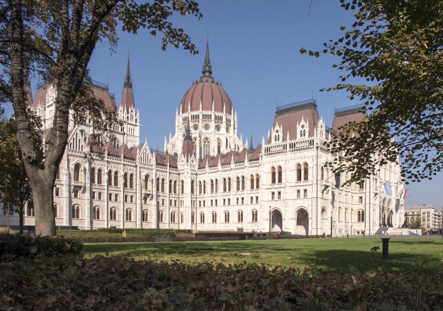 Budapest: Guided Walking Tour of Pest - St. Stephen’s Basilica: Budapest’s Largest Cathedral, Without the Guesswork