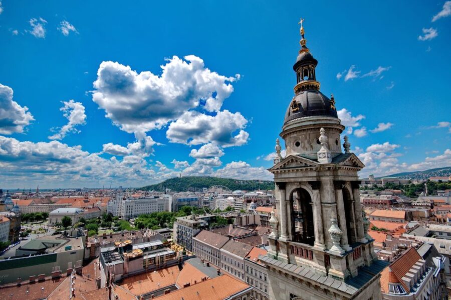 Budapest: Guided Walking Tour of Pest - Hungarian Parliament and Liberty Square: Big Sights, Street-Level Time