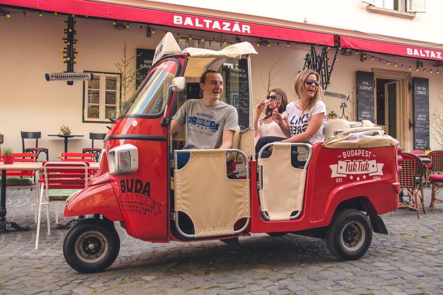 Budapest: Half-Day Exclusive Highlights Private Tour - Your Guide, Your Pace, and the Private Group Advantage