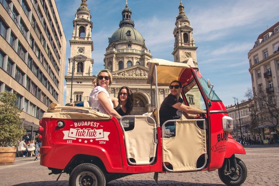Budapest: Half-Day Exclusive Highlights Private Tour - How the 4 Hours Work, from Hotel Pickup to Danube Views