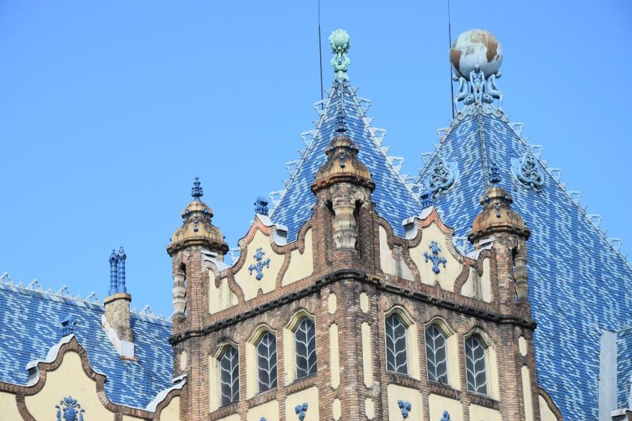 Budapest Half Day Tour with Gabor - Buda Castle District: Matthias Church, Fisherman’s Bastion, Holy Trinity Square, and the Labyrinth