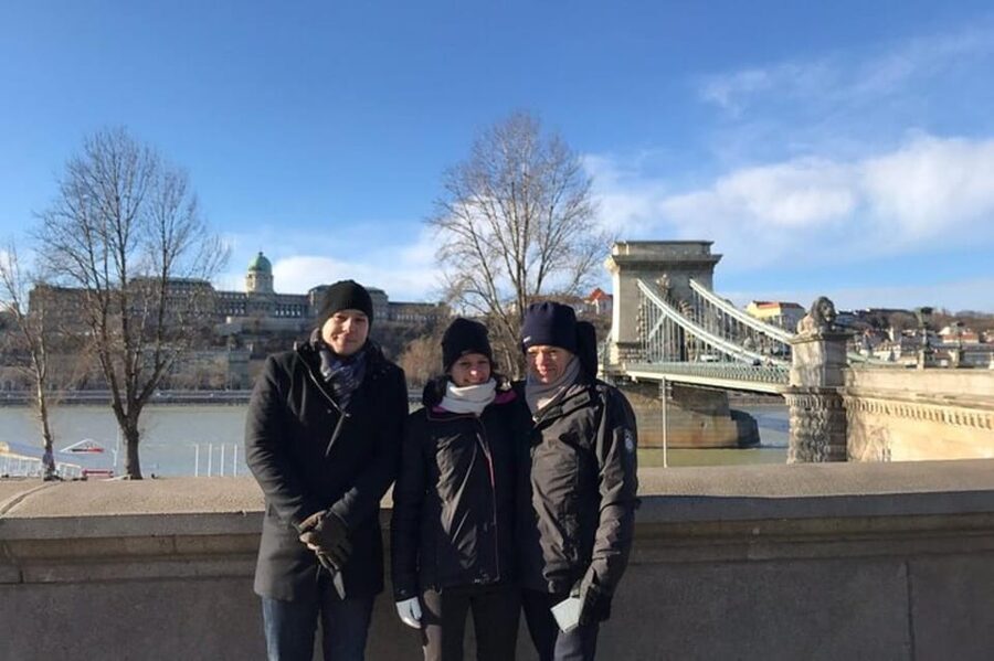 Budapest : Highlights & Hidden Gems Walking Tour - Meeting point in Budapest: Szervita tér, Immaculata kegyoszlop, and a quick readiness tip